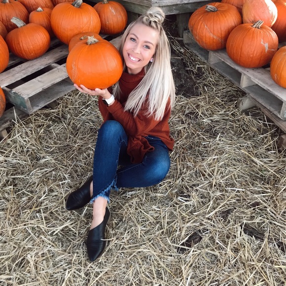 Meet your Posher, Whitney - Picture 4 of 5